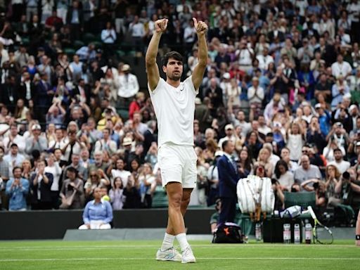 Carlos Alcaraz overcomes slow start to beat Tommy Paul and reach Wimbledon semifinals