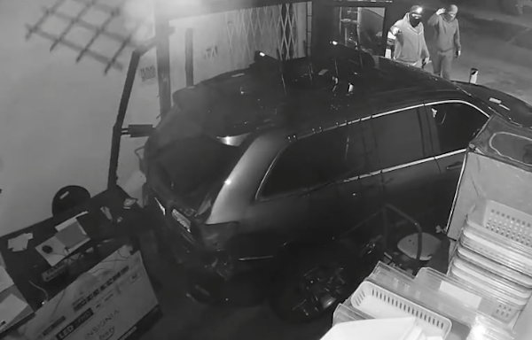 Video: Thieves drive vehicle through Watsonville dispensary window