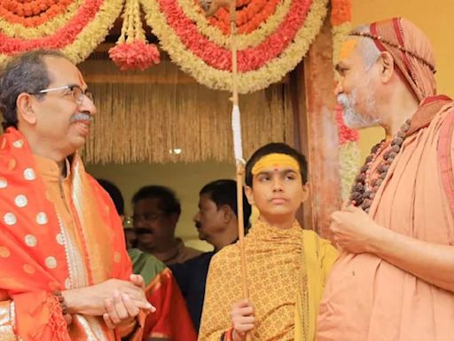 'Betrayal is the greatest .....': Jyotirmath Shankaracharya comes out in support of Uddhav Thackeray