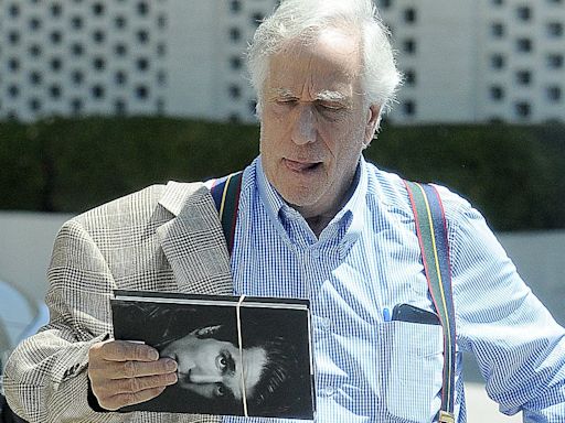 Henry Winkler pays homage to Farrah Fawcett