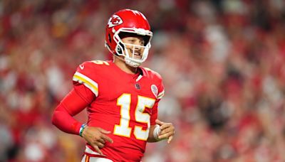 "Go crazy then!!" Patrick Mahomes amused by Jason Kelce's dancing ahead of MNF