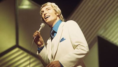 Morre Frank Ifield, ícone do country que ajudou no sucesso dos Beatles, aos 86 anos