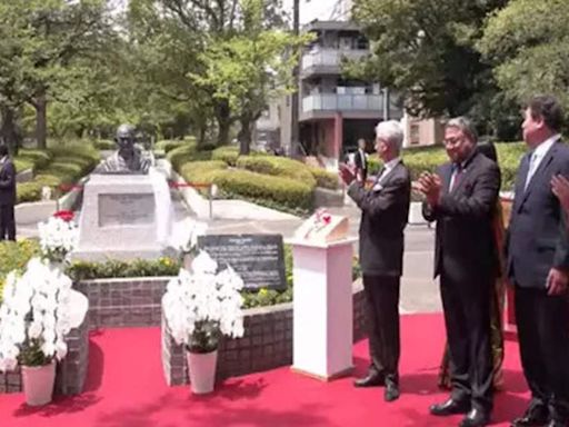 "Gandhi is a global icon," Jaishankar unveils Gandhi's bust in Tokyo - The Economic Times