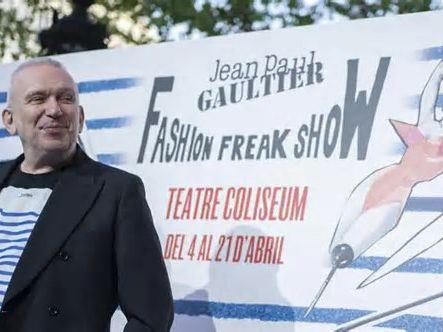 Gaultier se desnuda sobre el escenario en su Fashion Freak Show en Barcelona