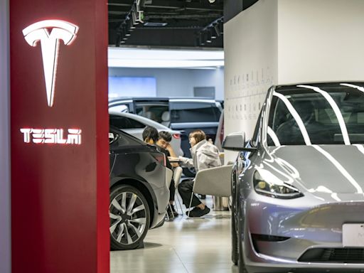 Tesla tem 2ª queda consecutiva de vendas de carros elétricos enquanto BYD bate recorde