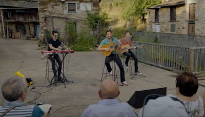 El homenaje a la 'España vaciada' de Manuel Carrasco: su concierto a los 15 habitantes de un pueblo de Zamora