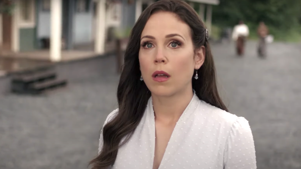 When Calls The Heart's Erin Krakow Keeps Getting Asked About Co-Star Mamie Laverock's Harrowing 5-Story Fall: 'She's...