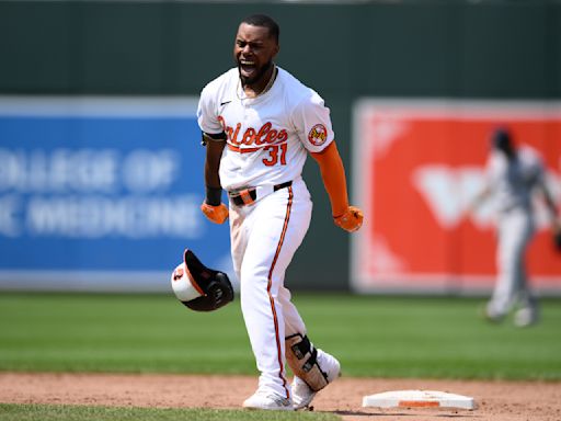 Orioles stay in first place thanks to Yankees' miscues, beat New York 6-5 on Mullins' double in 9th