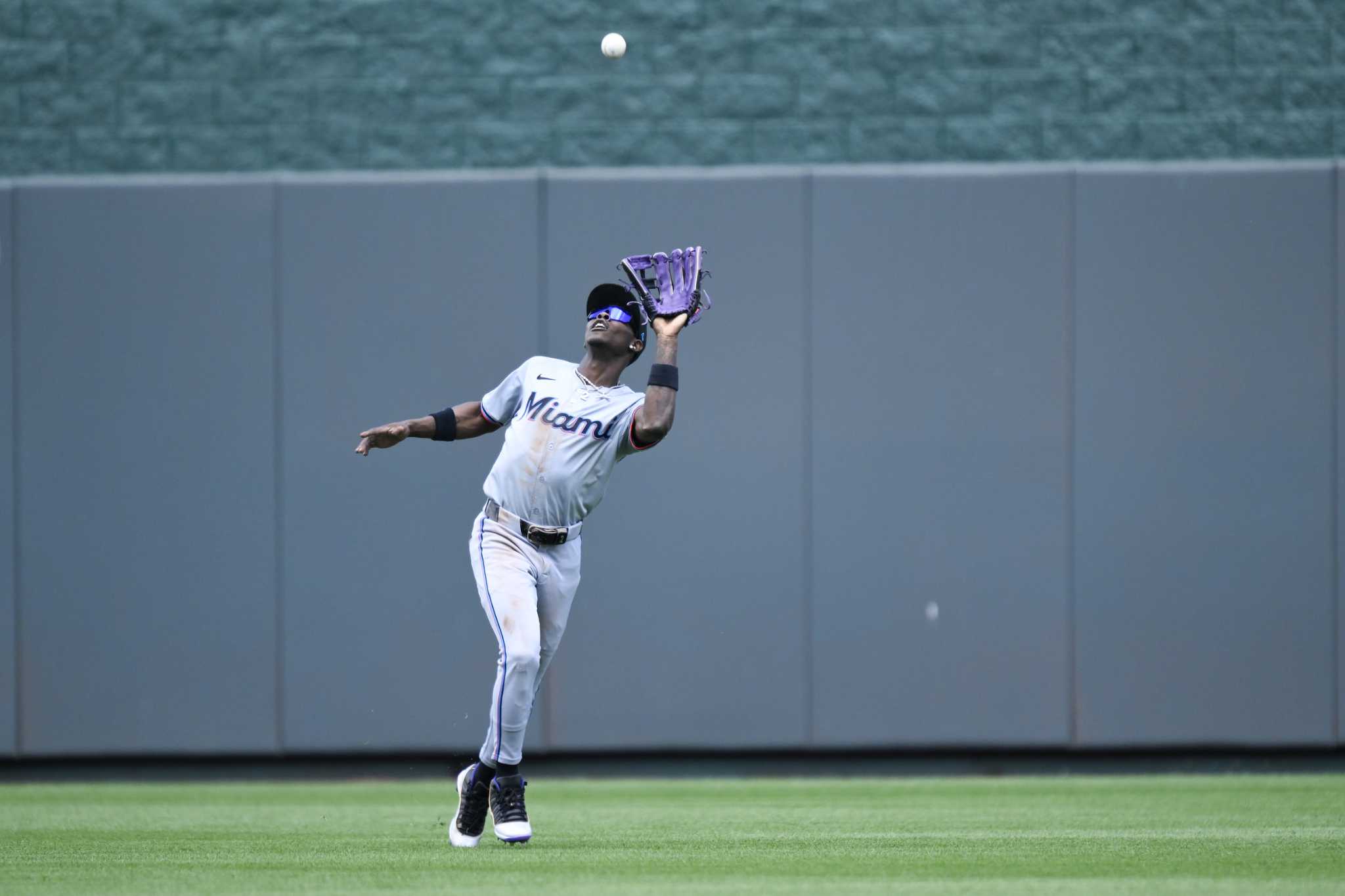 Perez highlights 5-run, 2-out rally in eighth with RBI double as Royals rally to beat Marlins, 5-1