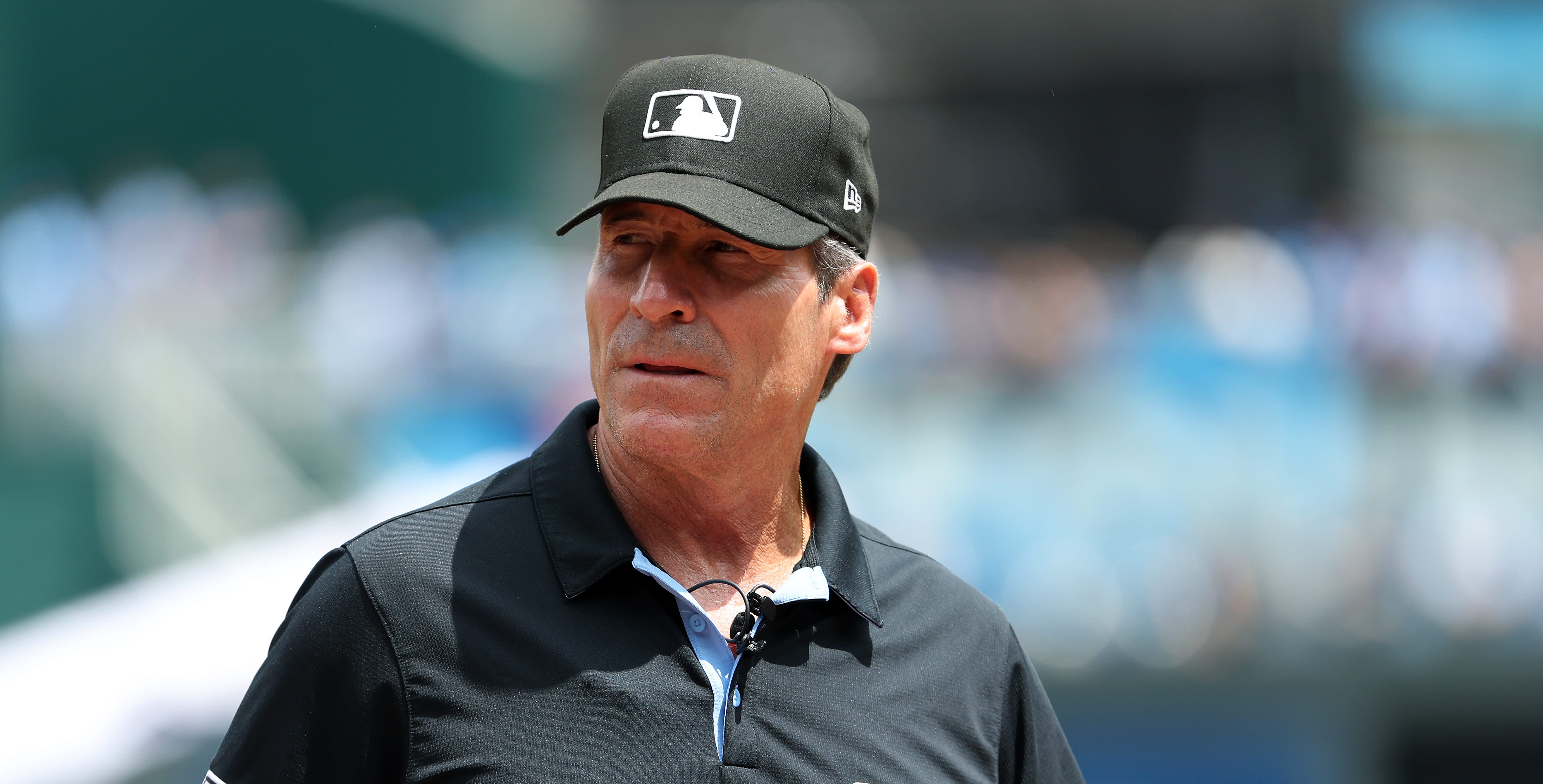 Report: Polarizing MLB umpire Angel Hernandez to retire