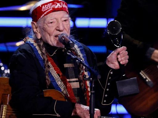 Willie Nelson recorre el camino de México a Texas en su nuevo disco