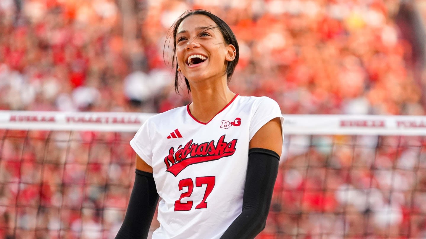 Nebraska Volleyball's Harper Murray Showcases July 4 Hand Injury