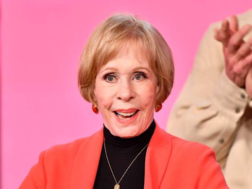 Carol Burnett Has the Best Reaction to Surprise 91st Birthday Present From Jimmy Kimmel