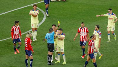 ¿Era roja? La polémica en el Clásico Nacional