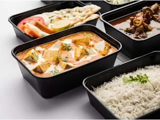 Fitness guru urges Swiggy, Zomato to ditch plastic containers over health concerns. Deepinder Goyal responds