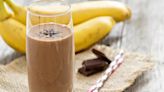 Así puedes preparar el licuado de chocolate, plátano y avena, rico en colágeno, que ayuda a regular el ácido úrico