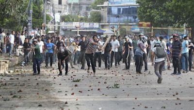 Bangladesh protesters storm jail & free hundreds of prisoners as violence continues