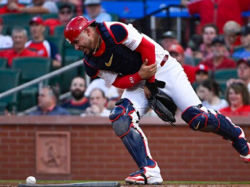 Cardinals catcher Willson Contreras breaks left forearm when hit by J.D. Martinez's bat