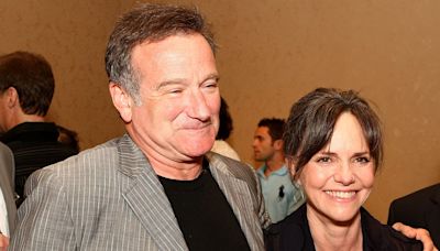 Robin Williams helped Sally Field get time off set after her father died while she filmed 'Mrs. Doubtfire'