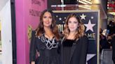 Te sorprenderá todo lo que llevan en sus carteras Salma Hayek y su hija Valentina