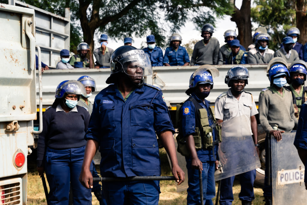 Zimbabwe: Authorities must end massive crackdown on dissent before SADC summit