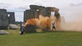 VIDEO: Activistas ambientales dañan con pintura el Stonehenge; hay dos detenidos