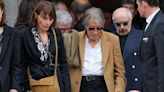 Obsèques de Françoise Hardy : la compagne de Jacques Dutronc apparaît, soutien discret à ses côtés