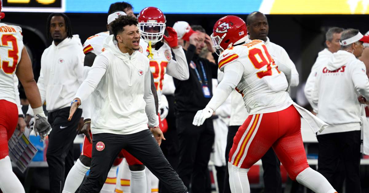Chiefs Re-Sign Super Bowl-Winning DE to Contract