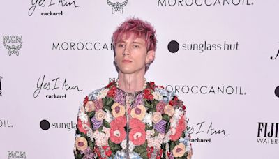 Machine Gun Kelly ha estado sobrio por casi un año