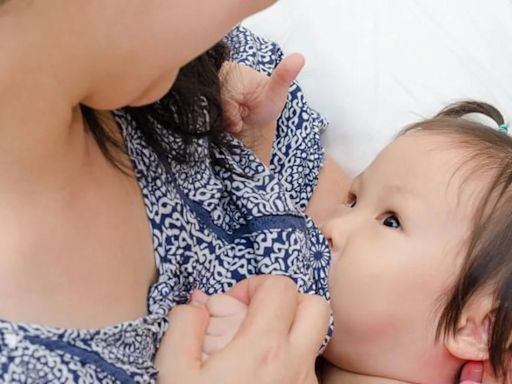En un giro, un grupo de pediatras dice que la lactancia materna es segura cuando la madre seropositiva recibe el tratamiento adecuado