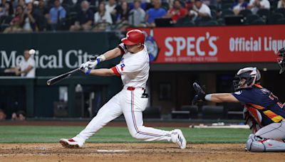 Rangers spoil no-hitter with homerun from Seager in 4-2 loss to the Astros