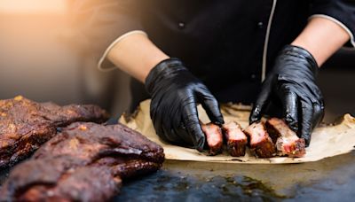 These 'durable' and 'reliable' BBQ gloves will protect your hands from burns — and they're on sale