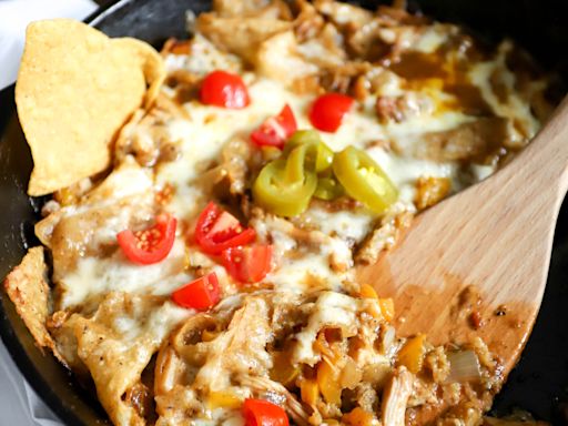 Want no-fuss Cinco de Mayo dinner? Try these weeknight Chilaquiles!