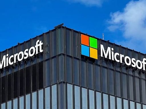 Microsoft down: Netizens react to global outage with hilarious memes