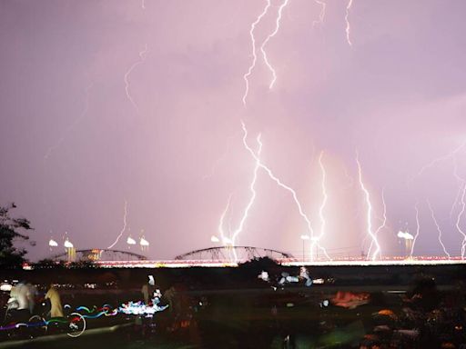 東京煙火大會臨時喊卡 觀眾秀現場「天降轟雷」震撼2000萬人