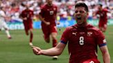 Jovic rescata a Serbia en el último minuto