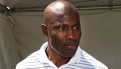 Terrell Davis Hauled Off Plane In Handcuffs After Incident With Flight Attendant