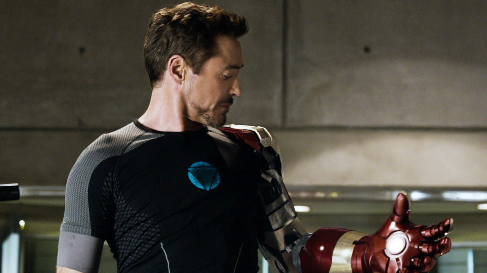 Robert Downey Jr. Invented A Whole 'Language' For Summoning Iron Man's Suit - SlashFilm