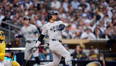 Juan Soto responds to Padres fans' boos by hitting 423-foot home run during Yankees win