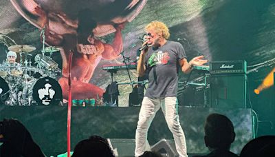 High-volume Vegas: Wallen walks with Tyson, Brady; Hagar walks with Van Halen