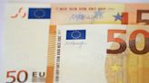 Euro expected to hold ground despite political tremors - Reuters poll