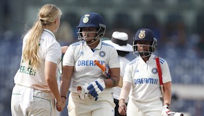 Records tumble as India crush SA in dominant Test win