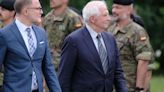 Borrell dice que principal tarea de su sucesora será reforzar la defensa europea
