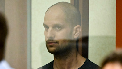 Rusia libera al periodista Evan Gershkovich en intercambio de prisioneros con Occidente
