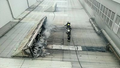 高雄工廠排風管起火燃燒 消防員登頂打火