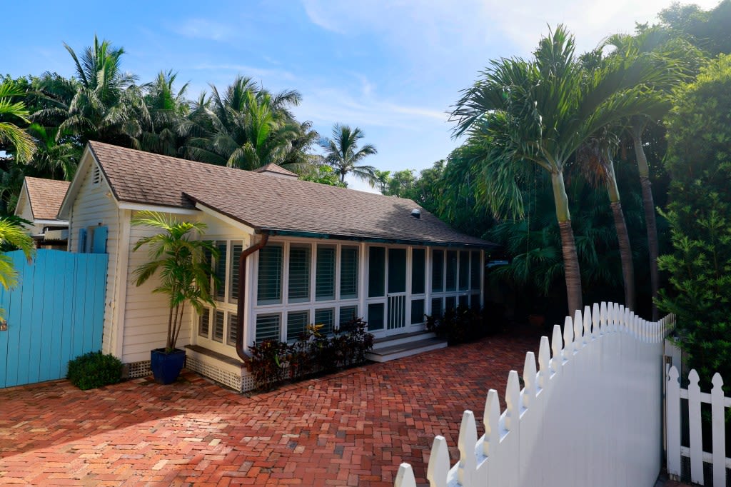 3 of Jimmy Buffett’s homes in Palm Beach are now for sale