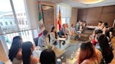 El embajador de México en España se reúne con los “becarios” de Nacho Cano y les brinda apoyo jurídico