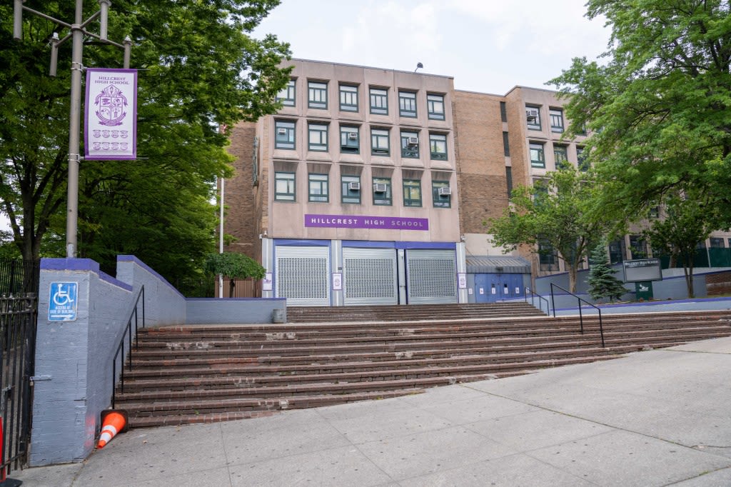 Queens substitute teacher arrested after telling 14-year-old student ‘fall in love with me’: NYPD