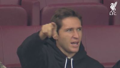 Fans joke that Federico Chiesa 'noticed the leaking roof '