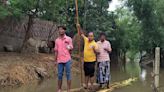 Banana stems to break water logjam: Catamarans take voters to marooned booths in raiganj